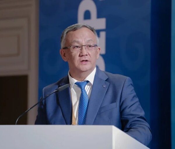 Делегаты XXVII Съезда вновь доверили руководство Федерацией профсоюзов Казахстана Сатыбалды Даулеталину