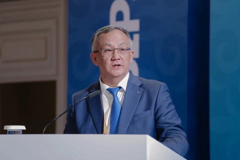 Делегаты XXVII Съезда вновь доверили руководство Федерацией профсоюзов Казахстана Сатыбалды Даулеталину
