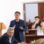 Председатель ФПСК Мурадил Джумадилде уулу в Нарыне провёл полугодовой отчёт Федерации профессиональных союзов Кыргызстана