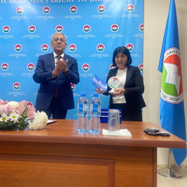 Торжественное заседание Федерации независимых профсоюзов Таджикистана по случаю профессионального праздника