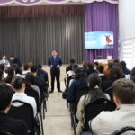 Председатель ФПСК Мурадил Джумадилде уулу принял участие в открытом уроке по трудовым правам “Я знаю свои трудовые права”